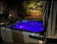 Beach house, inground pool, hot tub, Large backyard,1.5 Miles from Misquamicut