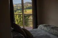 Secluded Rural Oasis: Misty Mornings and Expansive, Far Mountain Views