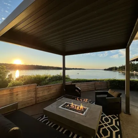 End of the Point - Main House    - - Book Now for the 2026 World Cup - -
