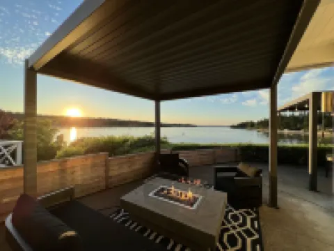 End of the Point - Main House    - - Book Now for the 2026 World Cup - - Hoteles en Bremerton