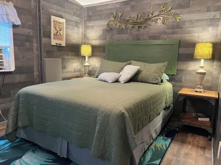 Waterfront Cottage on Haynes Creek