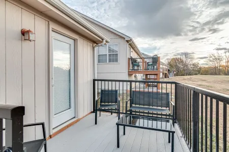 Spacious duplex home in St. Joseph, MO Отели в г. Сент-Джозеф