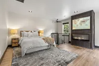 THE DEN at Hayden Lake- Hot Tub, Boat Slip, Close to Riding & Hiking Trails, Hotels in Kootenai County