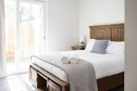The Welcome Inn | Central Orange | Large and newly renovated