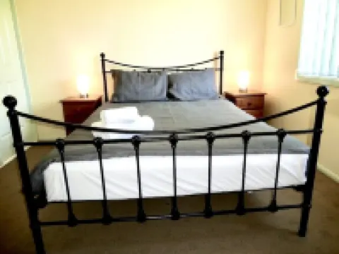 'Avalon' - Small group or family getaway Hotels in Stanthorpe