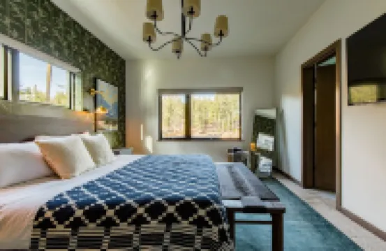 5 King Beds on Golf Course with a VIEW 0.6 mile walk to Winery!
