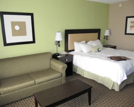 ハンプトン イン リンデール / タイラー リンデールのホテル