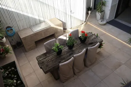 ARCHITECTURAL 4 LEVEL ST KILDA HOME Отели рядом с достопримечательностью «Сент-Килда Ботаникал Гарденс»