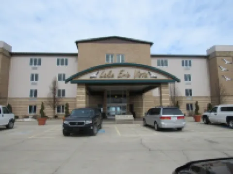 Lakefront Condo #309 2Br/2BA-Private Balcony, Private Beach and Wine Tours!