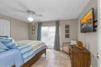 Key Largo Waterfront home with 40’ dock and boat lift. Walk to Pennekamp 키라고 호텔