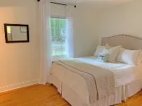Goose Creek Cutie 4 bedrooms- downtown,beaches, Summerville, naval 沃爾瑪附近的飯店
