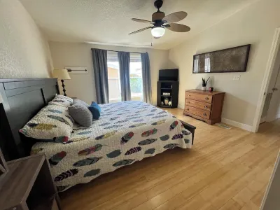 Summer Getaway Pet Friendly Colorado River Close 3Br2Ba, Fenced Yard! Snowbirds