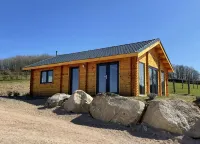 Quiet chalet with superb unobstructed view of the Morvan mountains Hotels in Saint-Germain-des-Champs