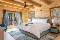 Black Mountain Retreat: Newly Renovated Luxury, Game Room, VIEWS, Hot Tub Hotels near Ridgecrest Conference Center