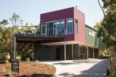 Banksia House: Stunning Ocean Views, Pet Friendly, Wifi Hotels near Woolamai Surf Beach