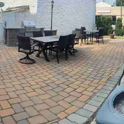 Modern Beauty - 3 BR/ 2 BA Apt. - 10 miles to NYC. Natural Gas Grill & Fire Pit Others