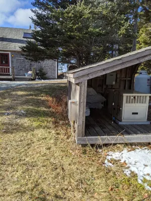 Paul's Cottage - Waterfront on Quietside of Mount Desert Island/Acadia Nat.Park Hotels in Tremont