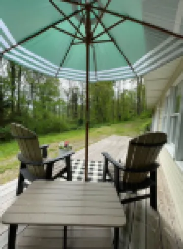 Pennsy Ridge Hideaway: Relax in our centrally-located wooded retreat w/ hot tub