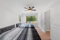 Graceland *Pool & Spa Farmhouse Miniature Horse*