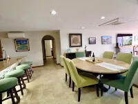 Hamilton Cove 2-bedroom condo with golf car & A/C in pleasant Catalina Island فنادق في أفالون