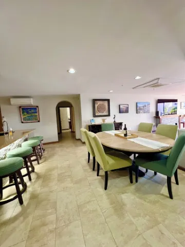 Hamilton Cove 2-bedroom condo with golf car & A/C in pleasant Catalina Island