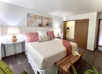 Great Location-2 minutes to Downtown/Blue Star Walking/Bike Trail @ Front Door