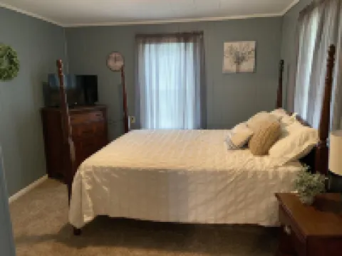 Beautiful Farmhouse near Lake Cumberland