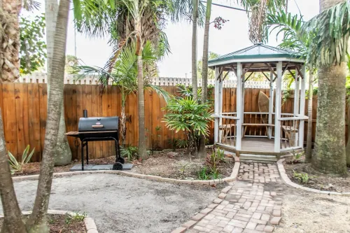 Villa Palmas-Double Master Suites, 5 Bedrm + Pool -1 mile from beach