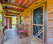 Charming 2-bedroom cabin with WiFi, AC in brilliant Statesville Hotel a Iredell County