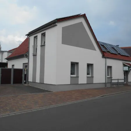 Modern apartment between Goitzsche and Muldestausee Отели в г. Поух
