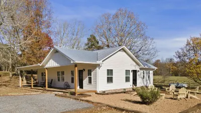 The Farmhouse @ Desoto Farms with Hot Tub!