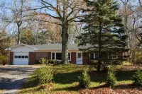 Higashi: New Paltz family home with King bed minutes to downtown