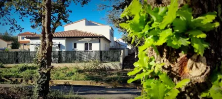 L'eden des Aspres Отели в г. Тюир