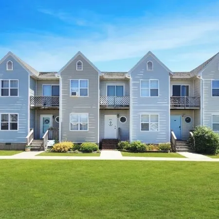 Walk to Restaurants & Attractions-Linens Included! Book your Beach Vacation Now!