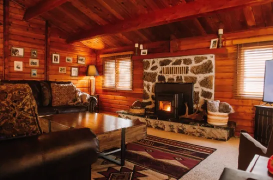 Cozy Fishing Cabin: Hat Creek, Pit River, Fall River, Baum Lake. Burney Falls.