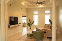 Tropical Family Funhouse, Relax: No Chore Pet friendly Rental