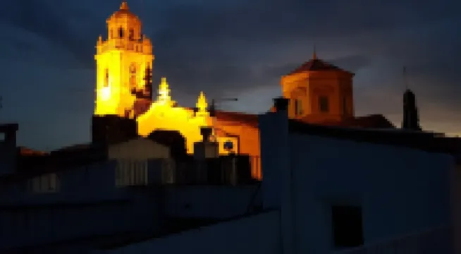 Charming apartment, in town, between sea and mountains. With spa area.