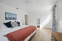 Marine Theme - 4 BR - Backyard - Fire pit Hotels in Bridgeport