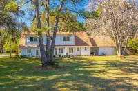 Live Oak Cottage - Riverfront Getaway with Dock Access