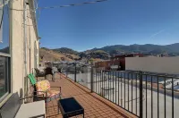 Historic comfy loft in the heart of Salida! View calendar