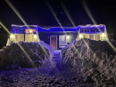 Ski-On Ski-Off at Pico MtnPremier Slopeside House Rental. Dog Friendly!!!