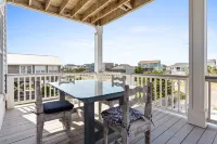 Amazing Views! 8 bed. Sleeps 14. Private Pool. Elevator. Family Friendly