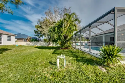 Pristine pool home ready for your vacation with friends or family .. Cape Coral Sport Complex附近的飯店
