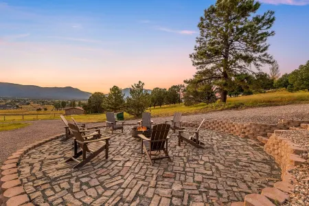 Sunset Ranch 🌅 Views Views Views with Private Pickelball Court Отели в г. Коконино