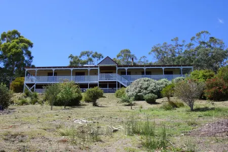 Incredible Water Views Among Bushland on Tasman Peninsula - 6 Bed/6 Bath Отели в г. Порт-Артур