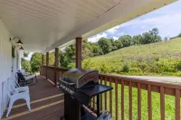 Bobbie Jean's Cozy Mountain Farmhouse