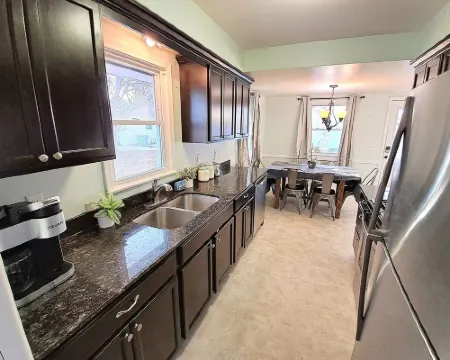 Hot Tub, 5 Minutes to Airport, Mall of America, Games, Family fun! Hotels in Richfield