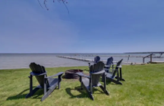 Lakefront Cottage with dock