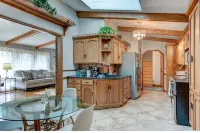 4bed/2bath retreat:Modern comfort, timeless charm. Your Ideal short-term escape.