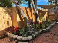 Cozy cottage minutes from beaches, historic downtown, and vibrant arts district!
